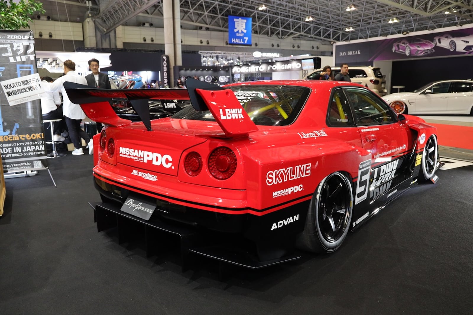 Liberty Walk Tokyo Auto Salon (1).jpg