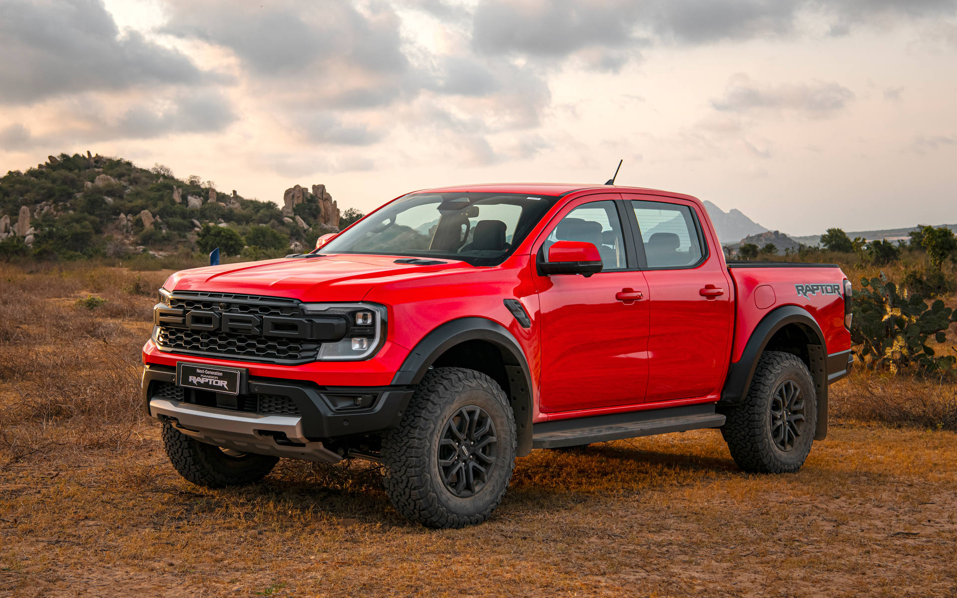 Lifestyle Ford Ranger Raptor Red 8.JPG