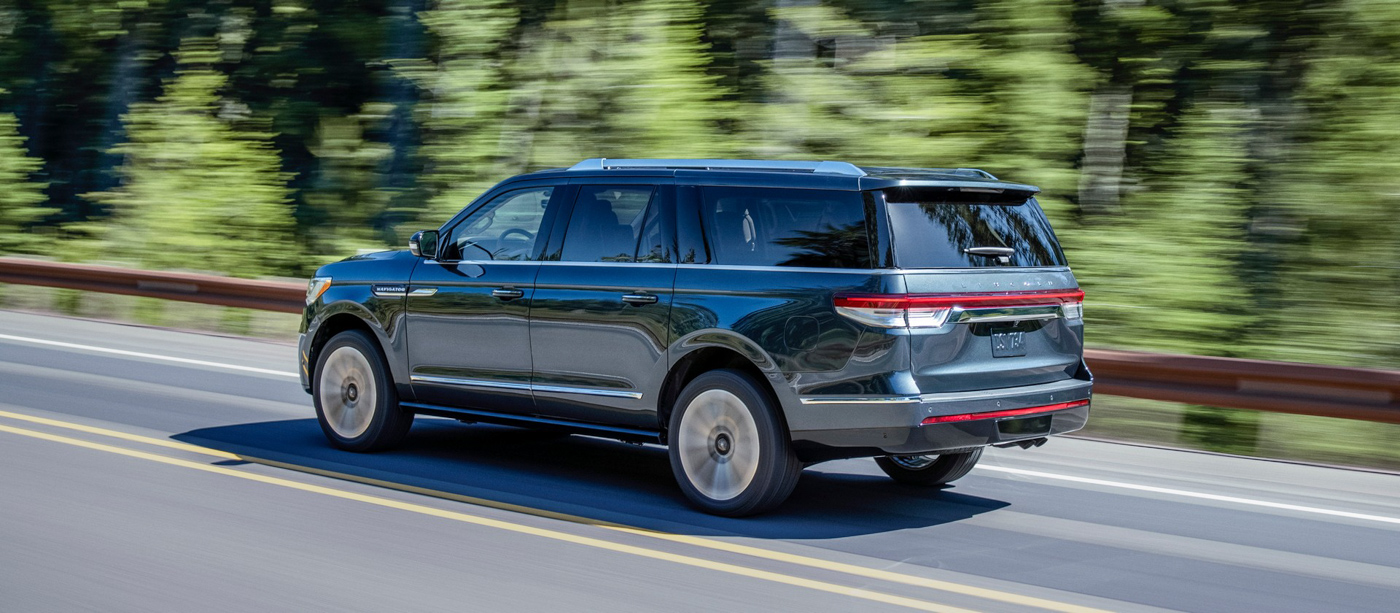 Lincoln-Navigator-Mau-SUV-My-an-khach-tai-Viet-Nam-nay-da-co-them-phien-ban-nang-cap-day-hap-d...JPG