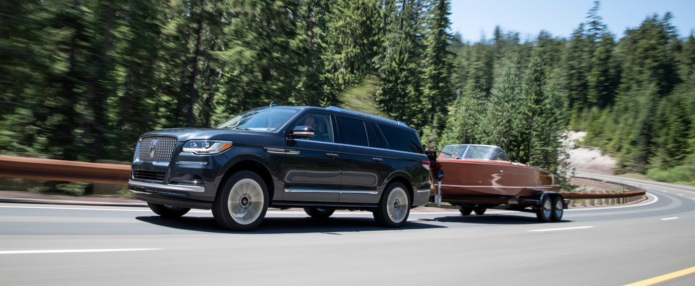 Lincoln-Navigator-Mau-SUV-My-an-khach-tai-Viet-Nam-nay-da-co-them-phien-ban-nang-cap-day-hap-d...JPG