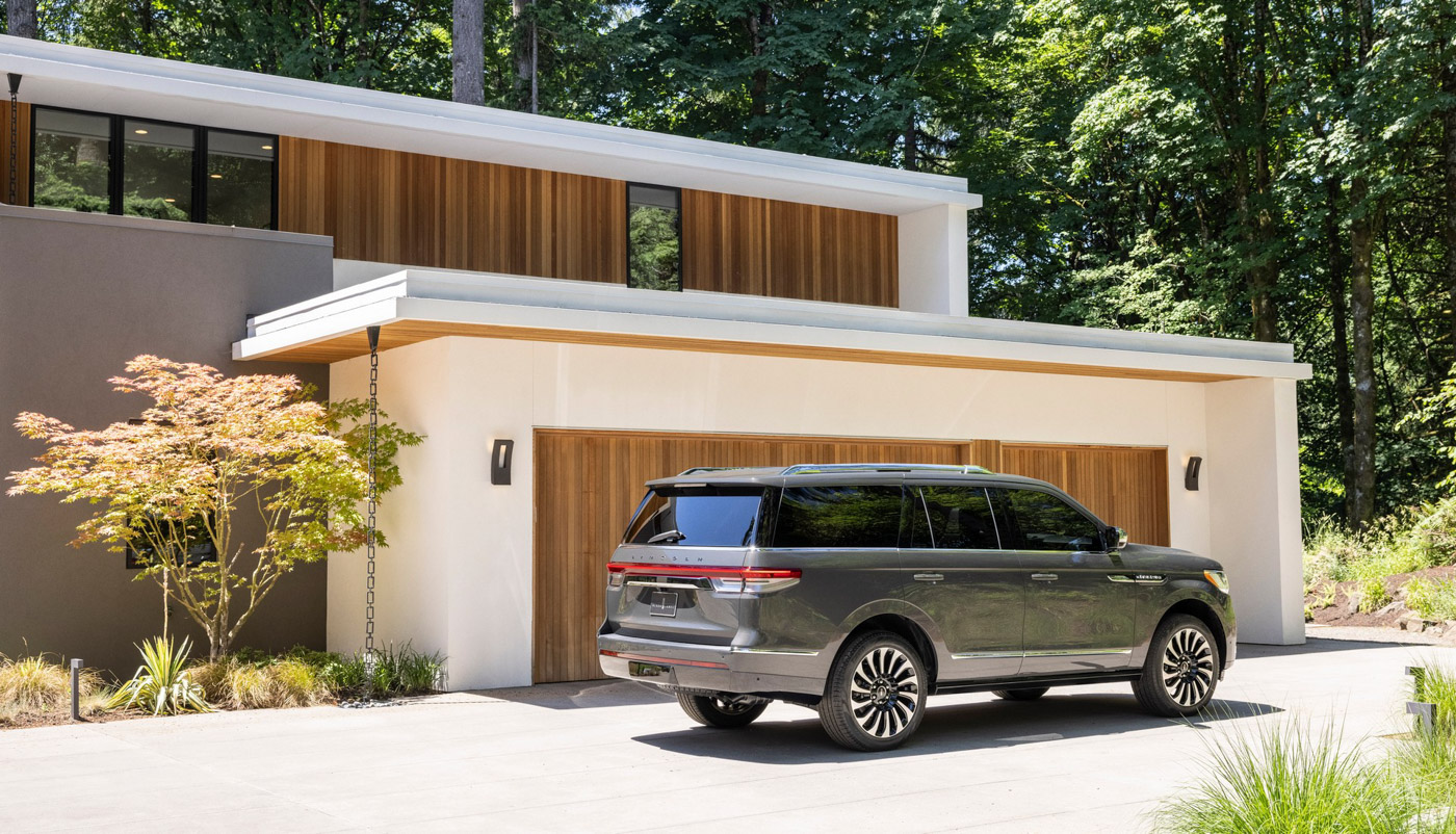 Lincoln-Navigator-Mau-SUV-My-an-khach-tai-Viet-Nam-nay-da-co-them-phien-ban-nang-cap-day-hap-d...JPG