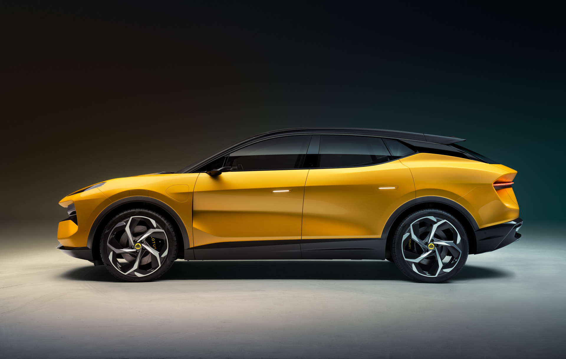 Lotus Eletre (10).jpg