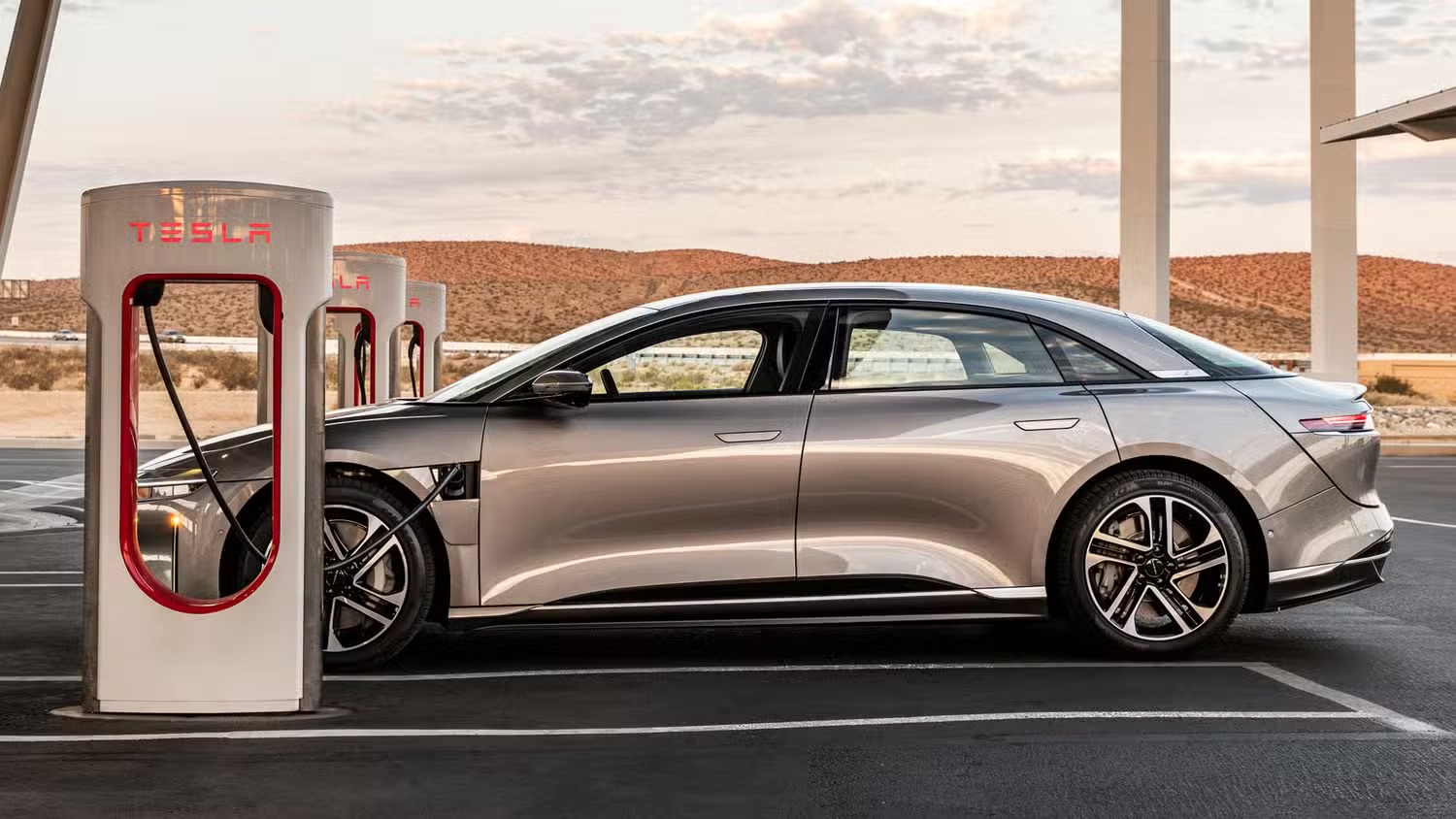 lucid-air-gains-tesla-supercharger-access-2.jpeg