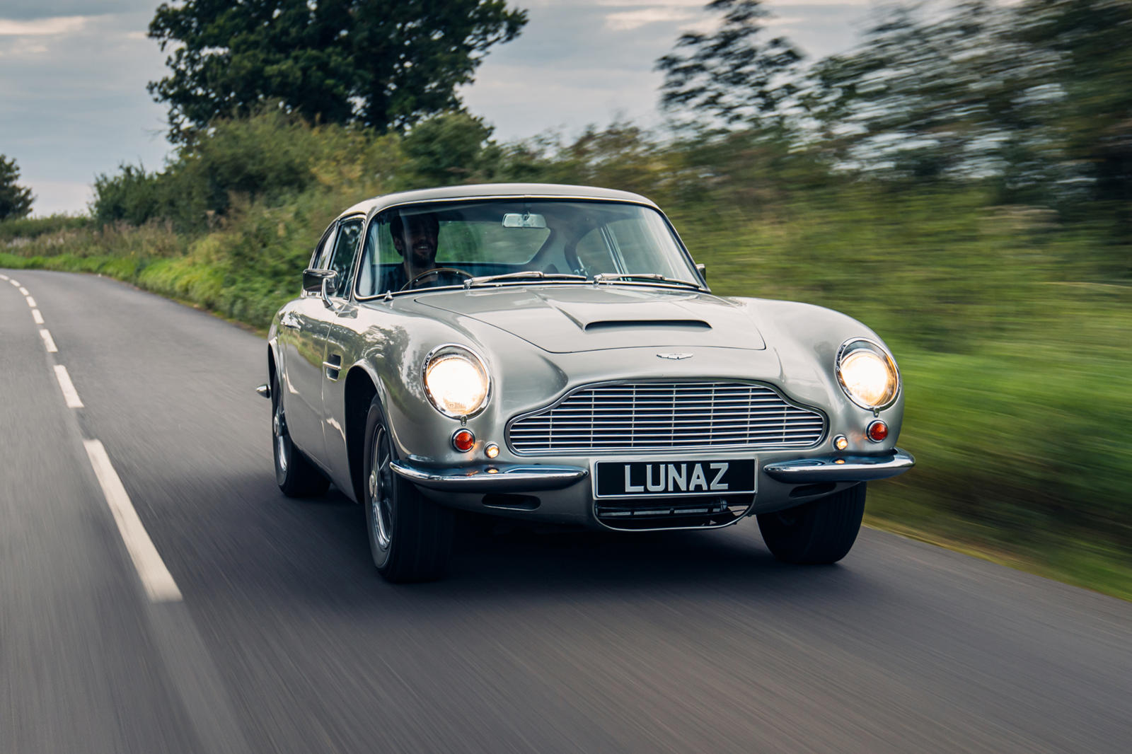Lunaz Aston Martin DB6 (4).jpg
