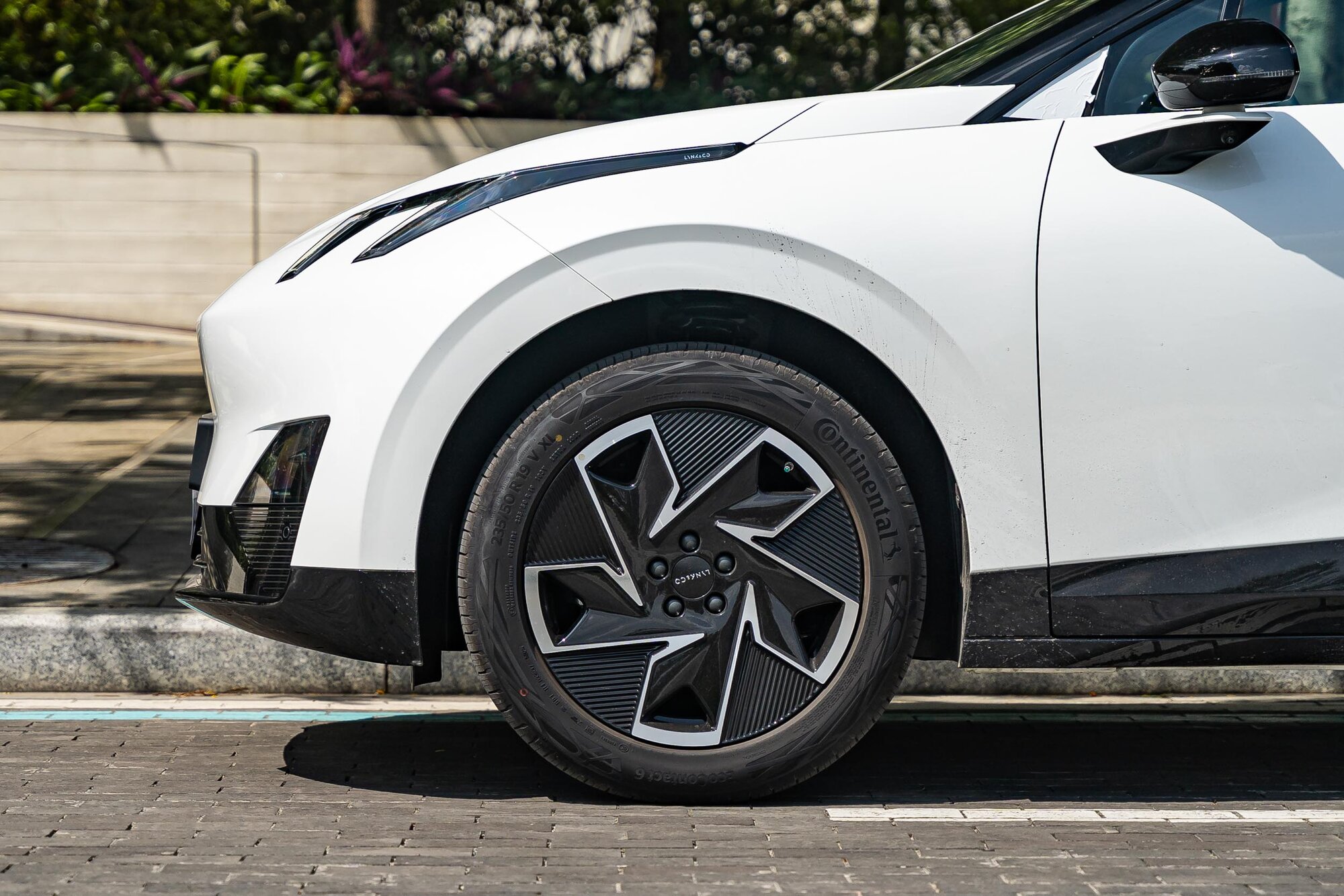 Lynk-Co-02-2 (1).jpg