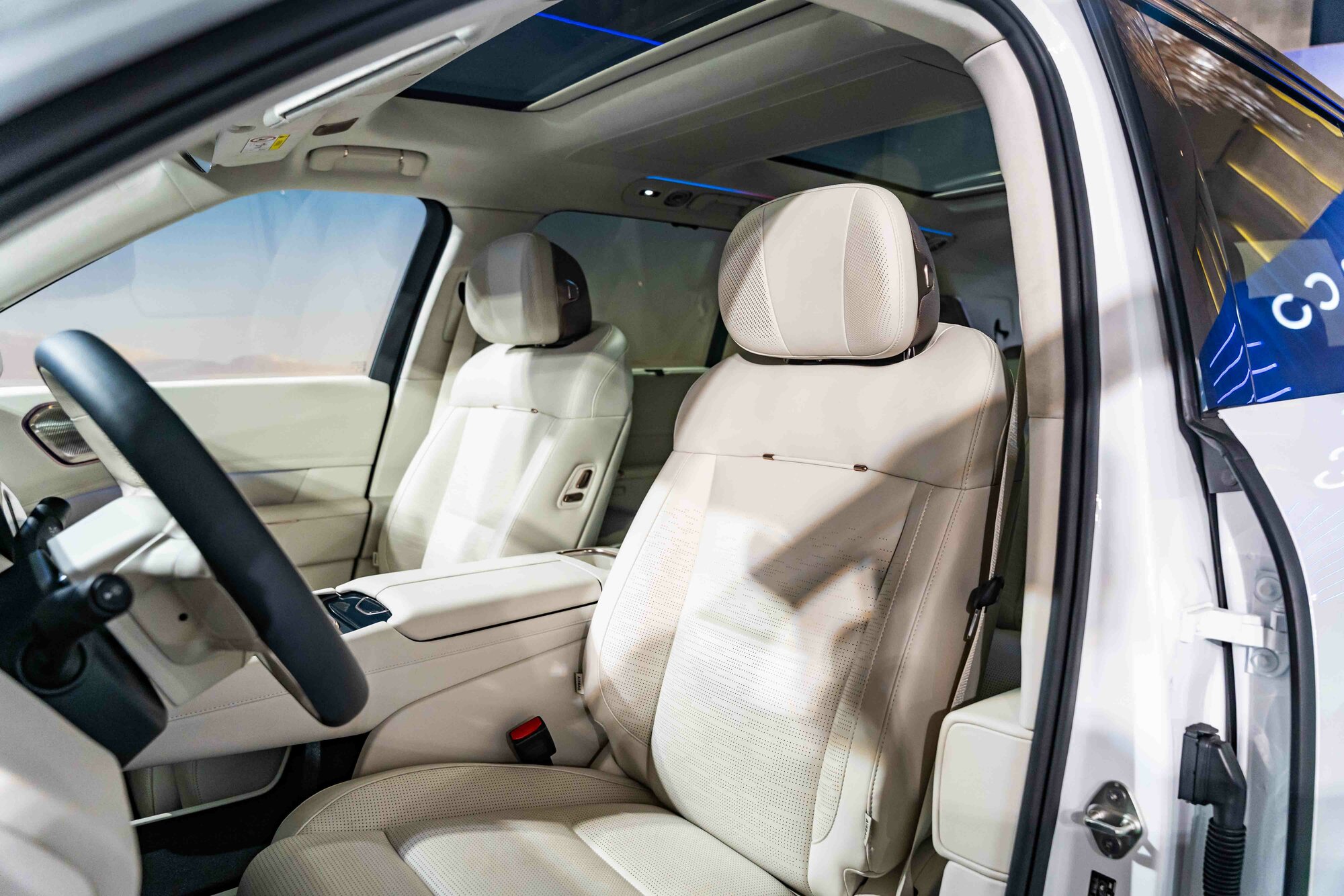 Lynk-Co-900-có-gì-với-giá-3069-tỷ-đồng (6).jpg