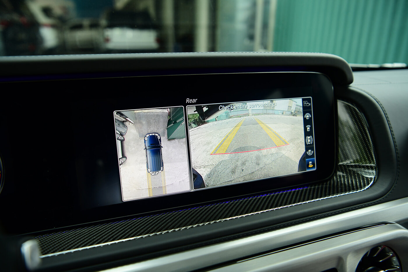 man-hinh-bang-dieu-khien-trung-tam-Mercedes-Benz-AMG-G-63-model-2021-(16).jpg
