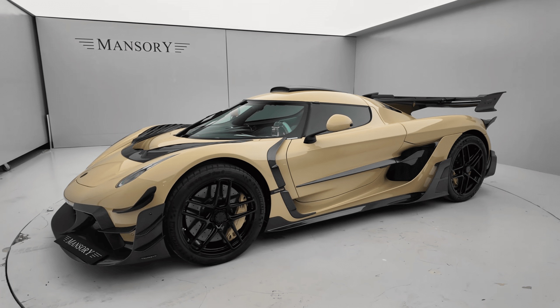 mansory-koenigsegg-jesko-2-anh-3.jpeg