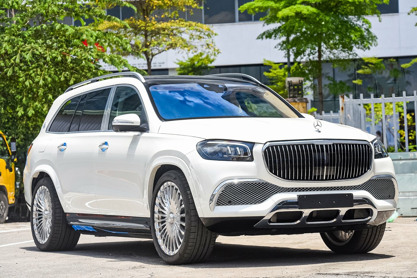 Maybach-GLS600-4Matic-model-2021-mau-Trang-(2).jpg