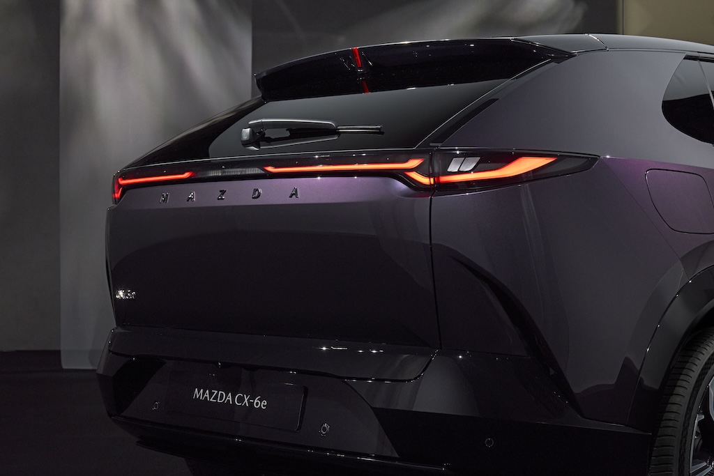 Mazda_CX_6e_100126_10.jpg