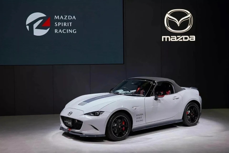 Mazda_Spirit_Racing_MX_5_2.jpg