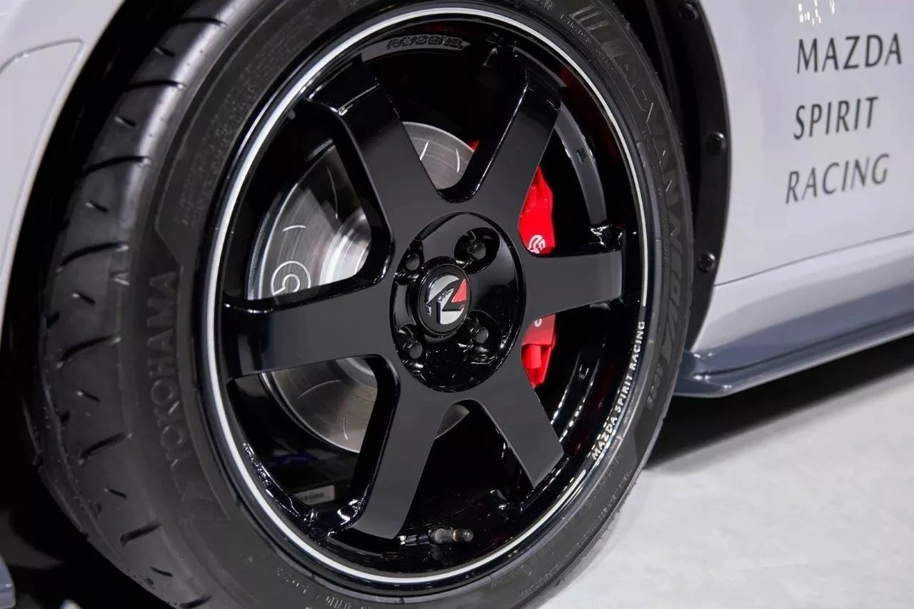 Mazda_Spirit_Racing_MX_5_3.jpg
