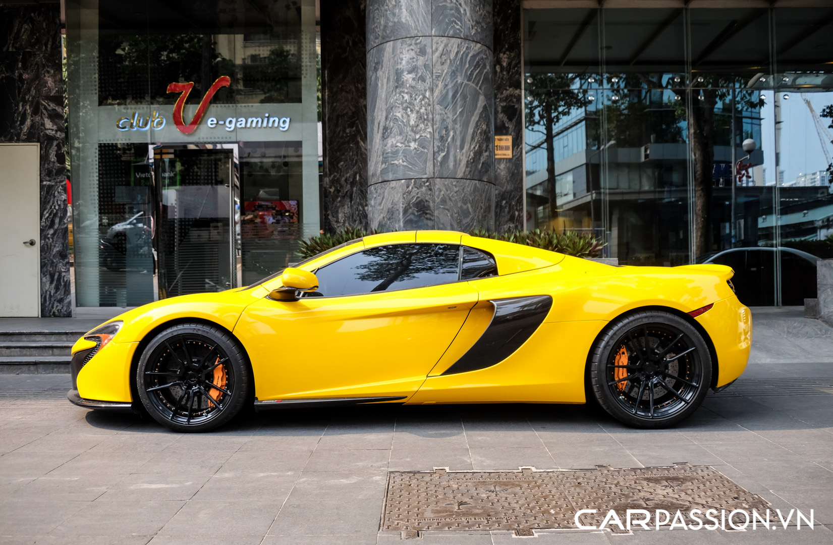 McLaren 650S Spider khoac ao vang (11).JPG