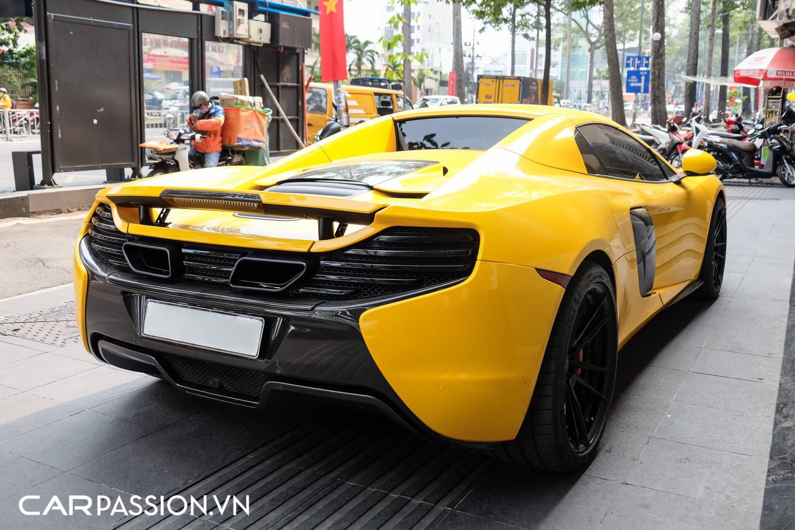 McLaren 650S Spider khoac ao vang (13).JPG