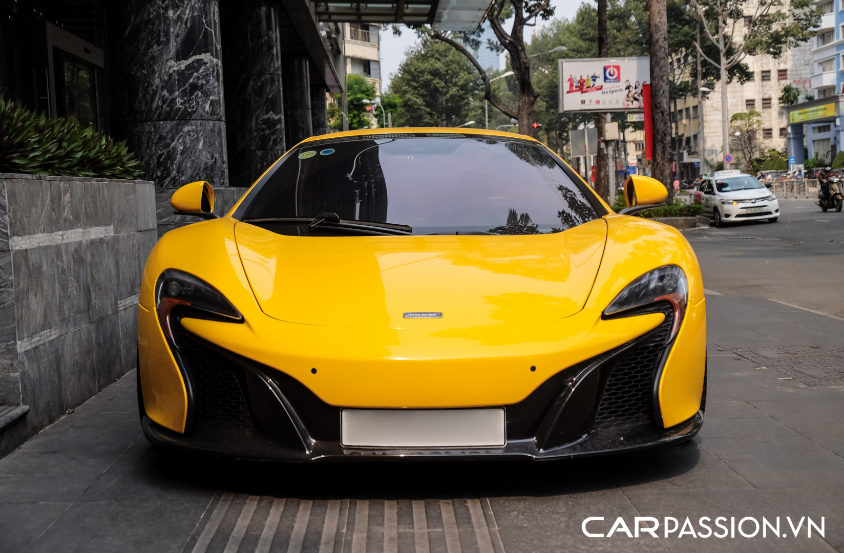 McLaren 650S Spider khoac ao vang (3).JPG