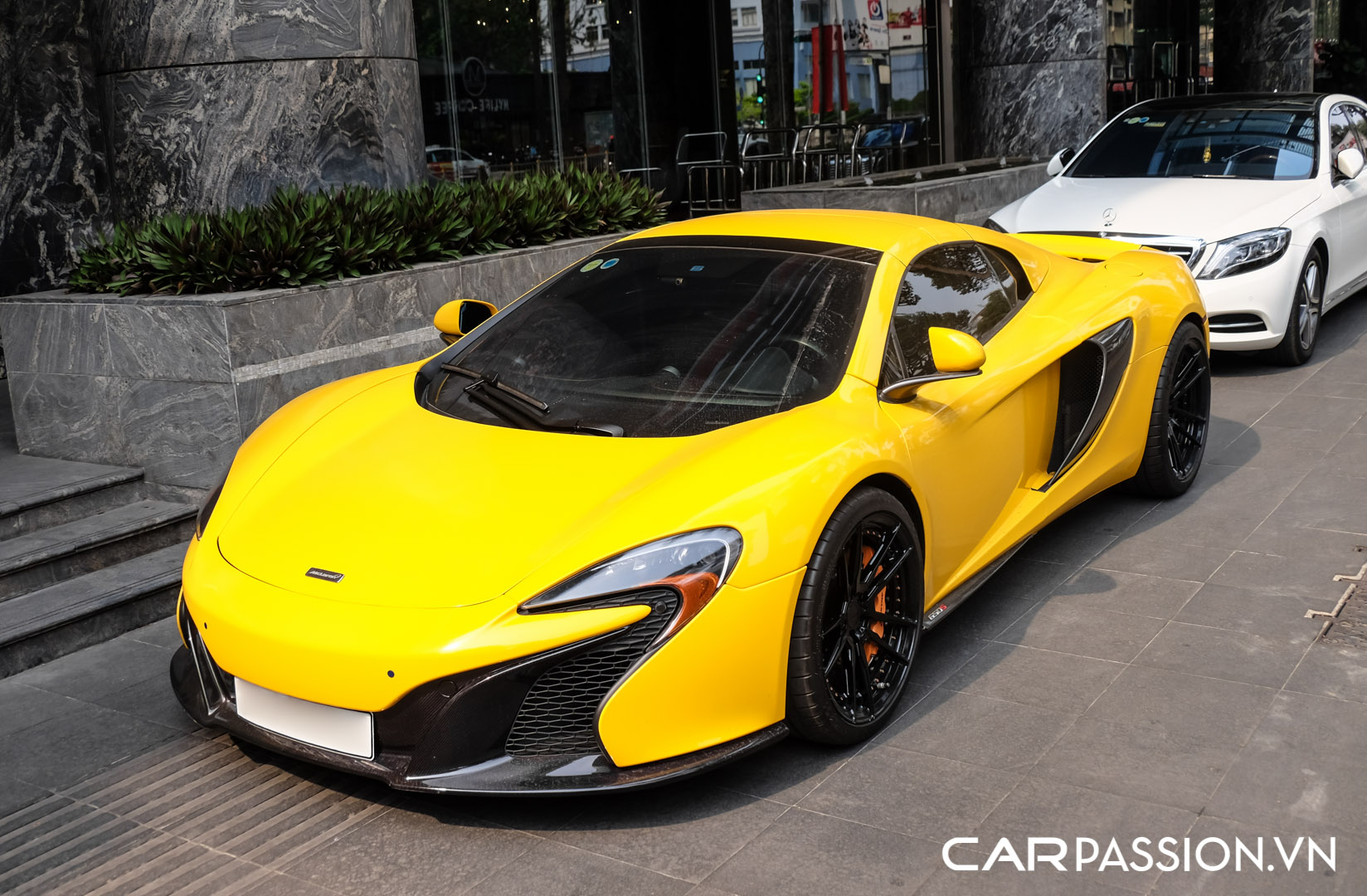 McLaren 650S Spider khoac ao vang (4).JPG