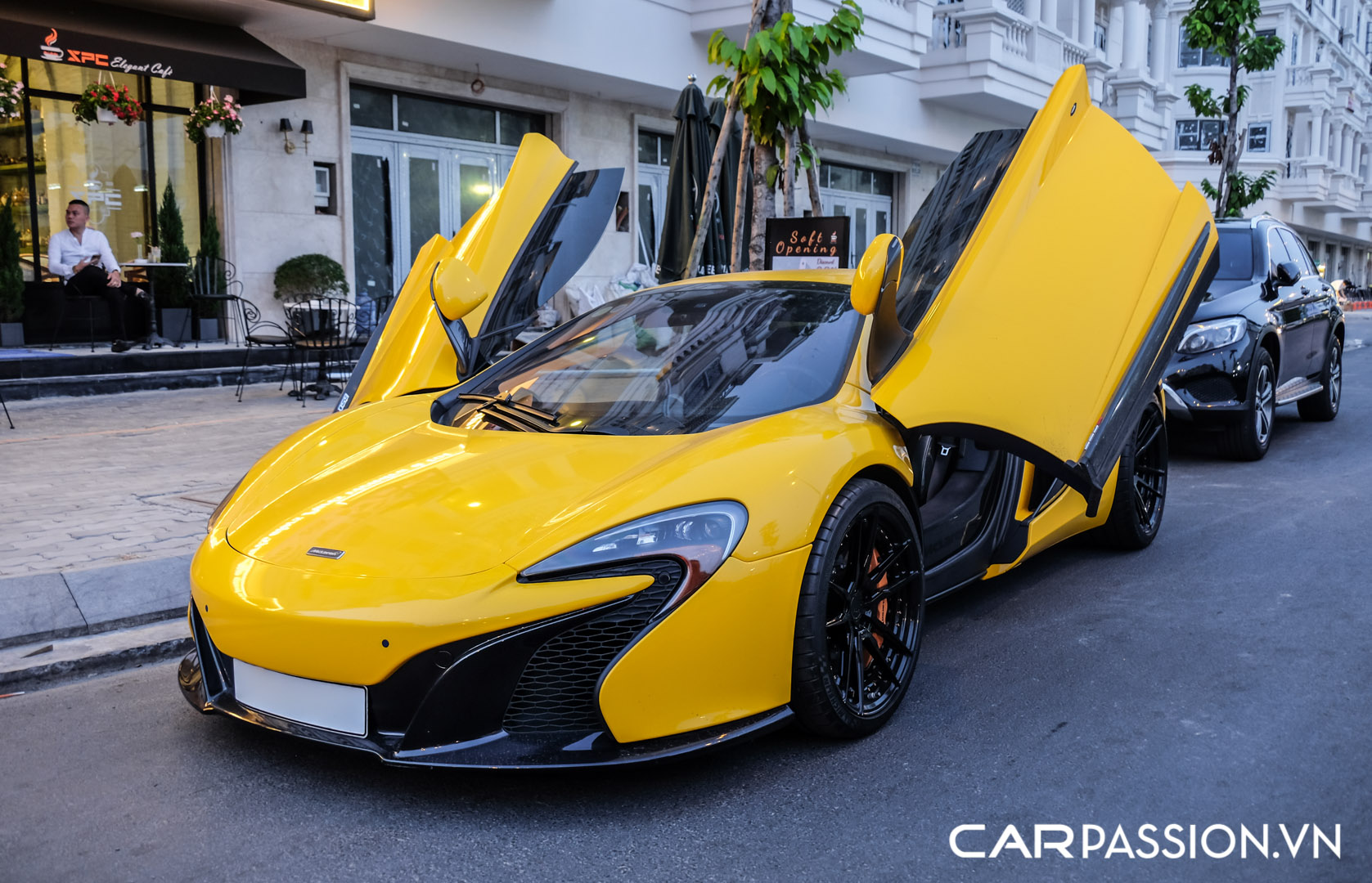 McLaren 650S Spider khoac ao vang (45).JPG