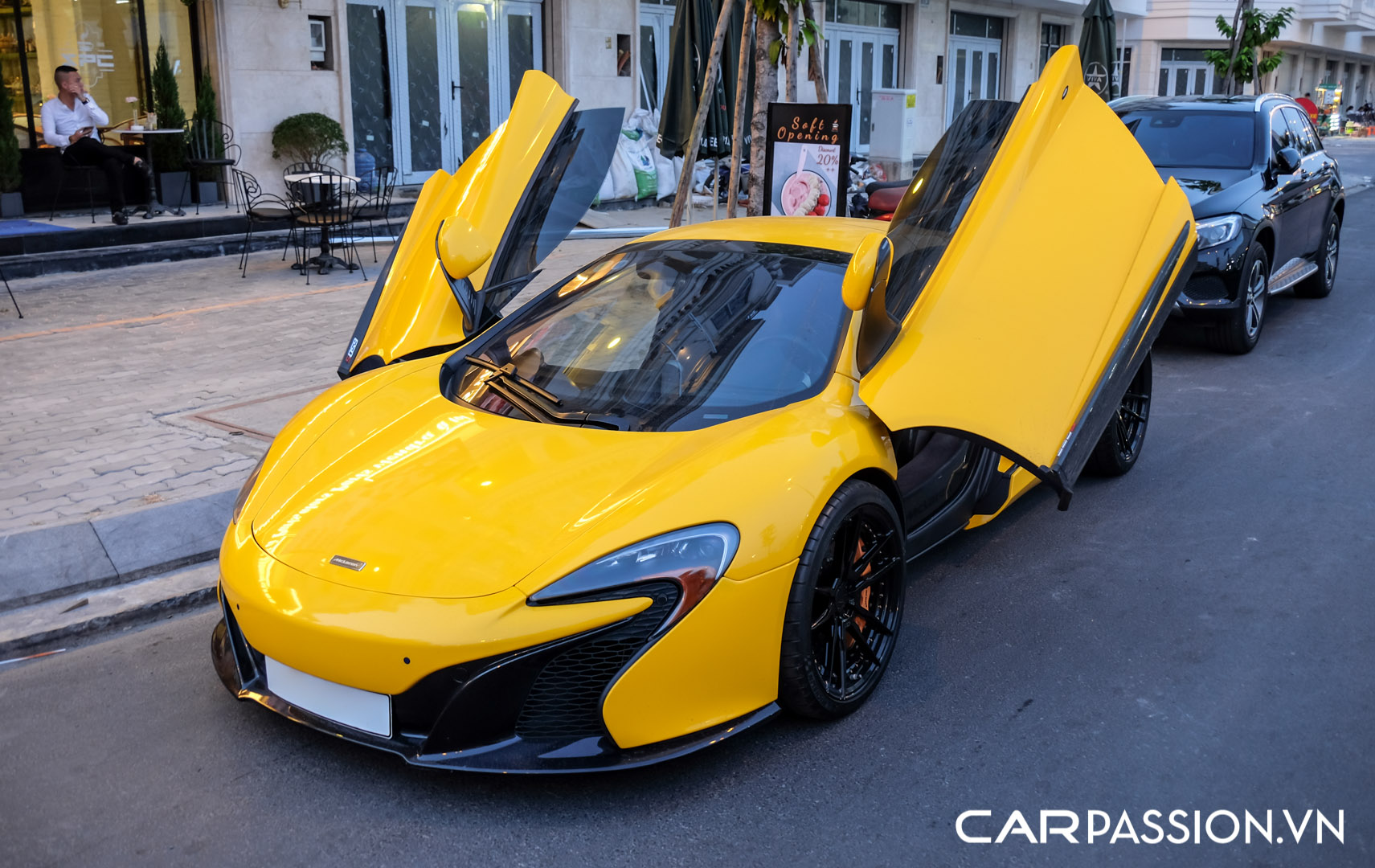 McLaren 650S Spider khoac ao vang (46).JPG