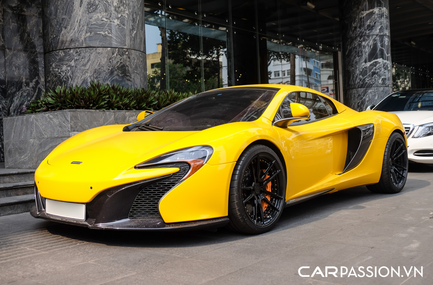 McLaren 650S Spider khoac ao vang (7).JPG