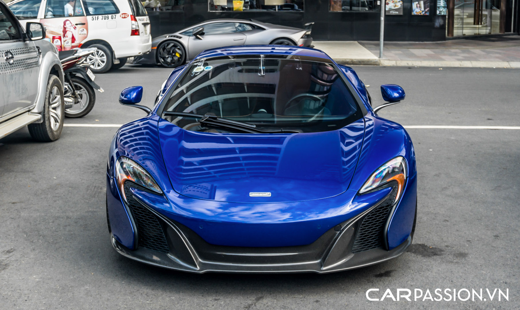 McLaren 650S Spider khoac ao vang.JPG