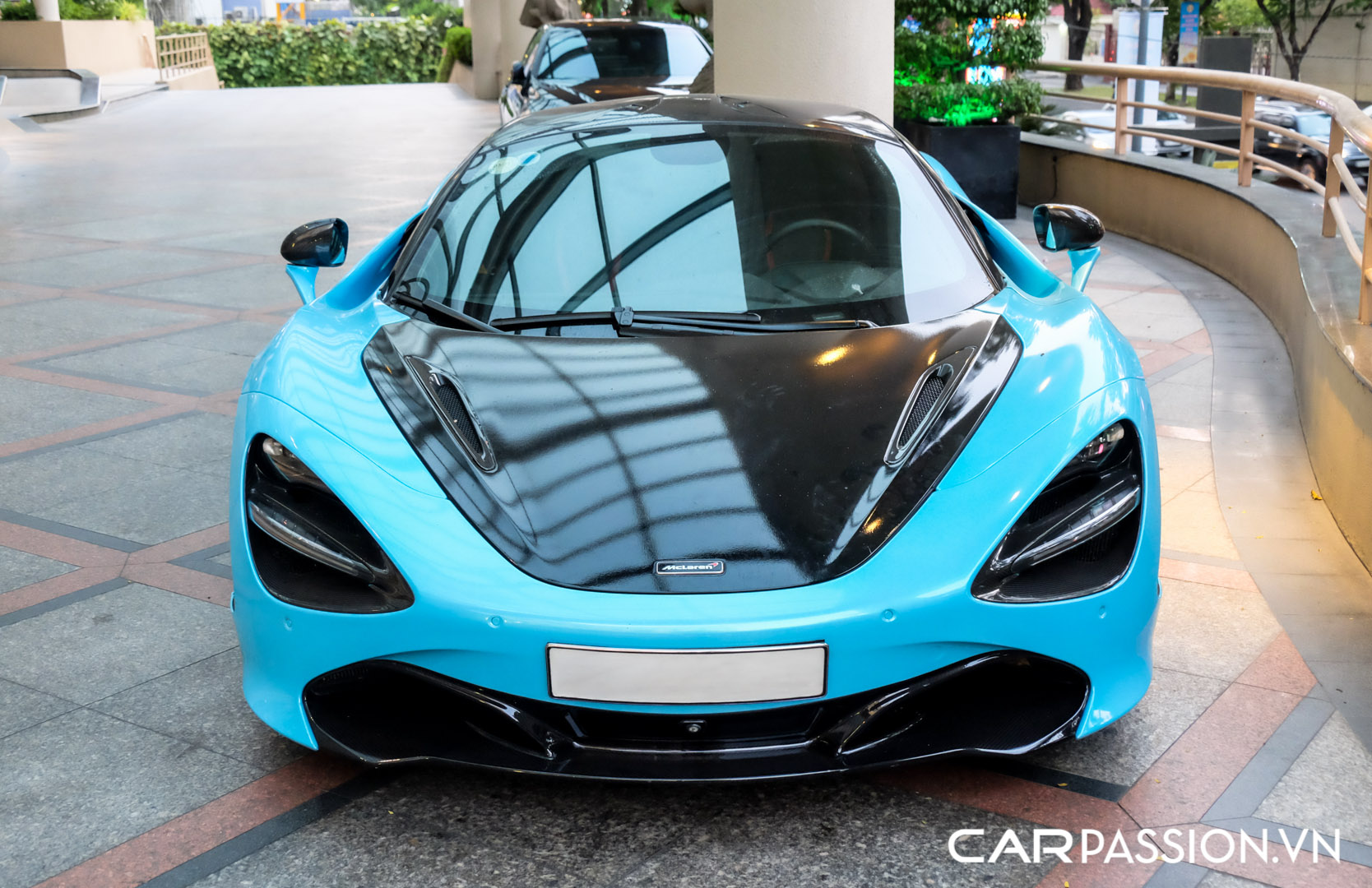 McLaren 720S màu xanh dương (1).JPG
