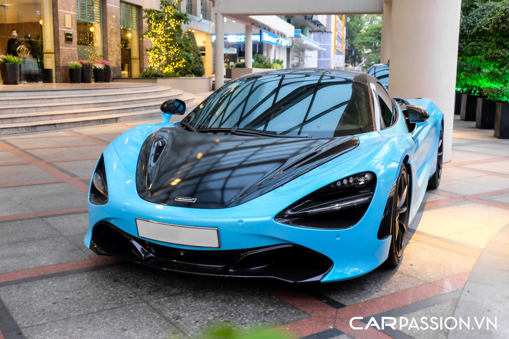McLaren 720S màu xanh dương (18).JPG