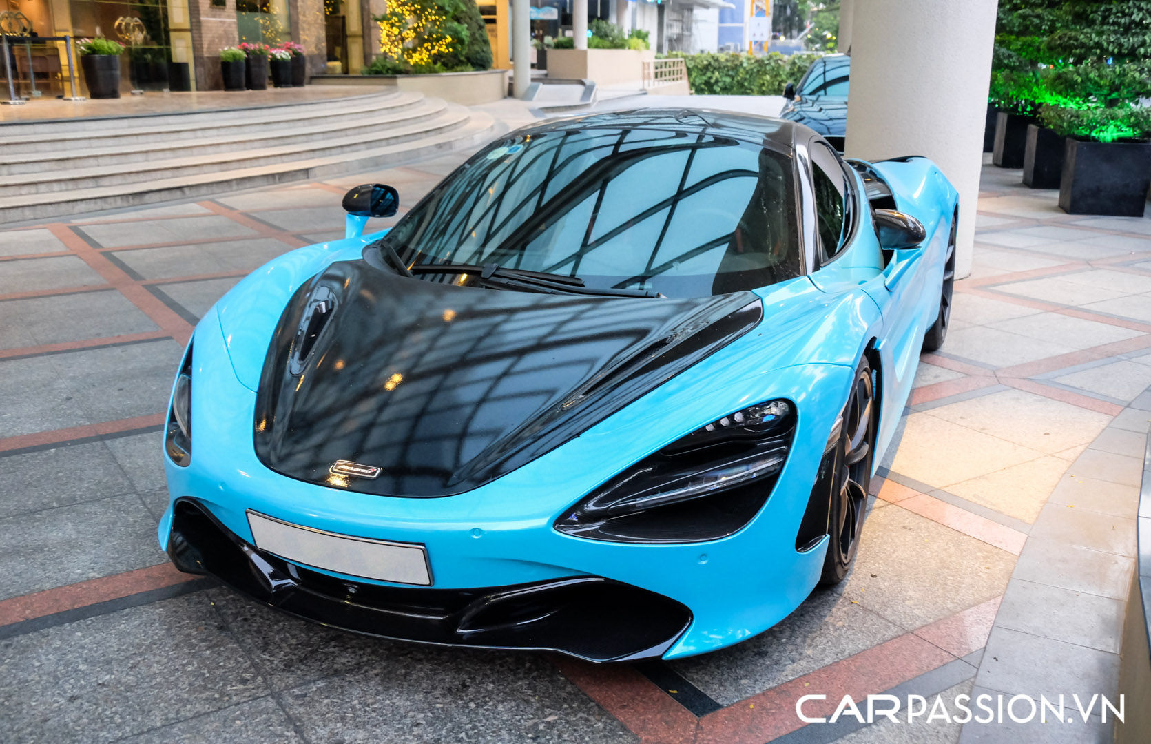 McLaren 720S màu xanh dương (2).JPG