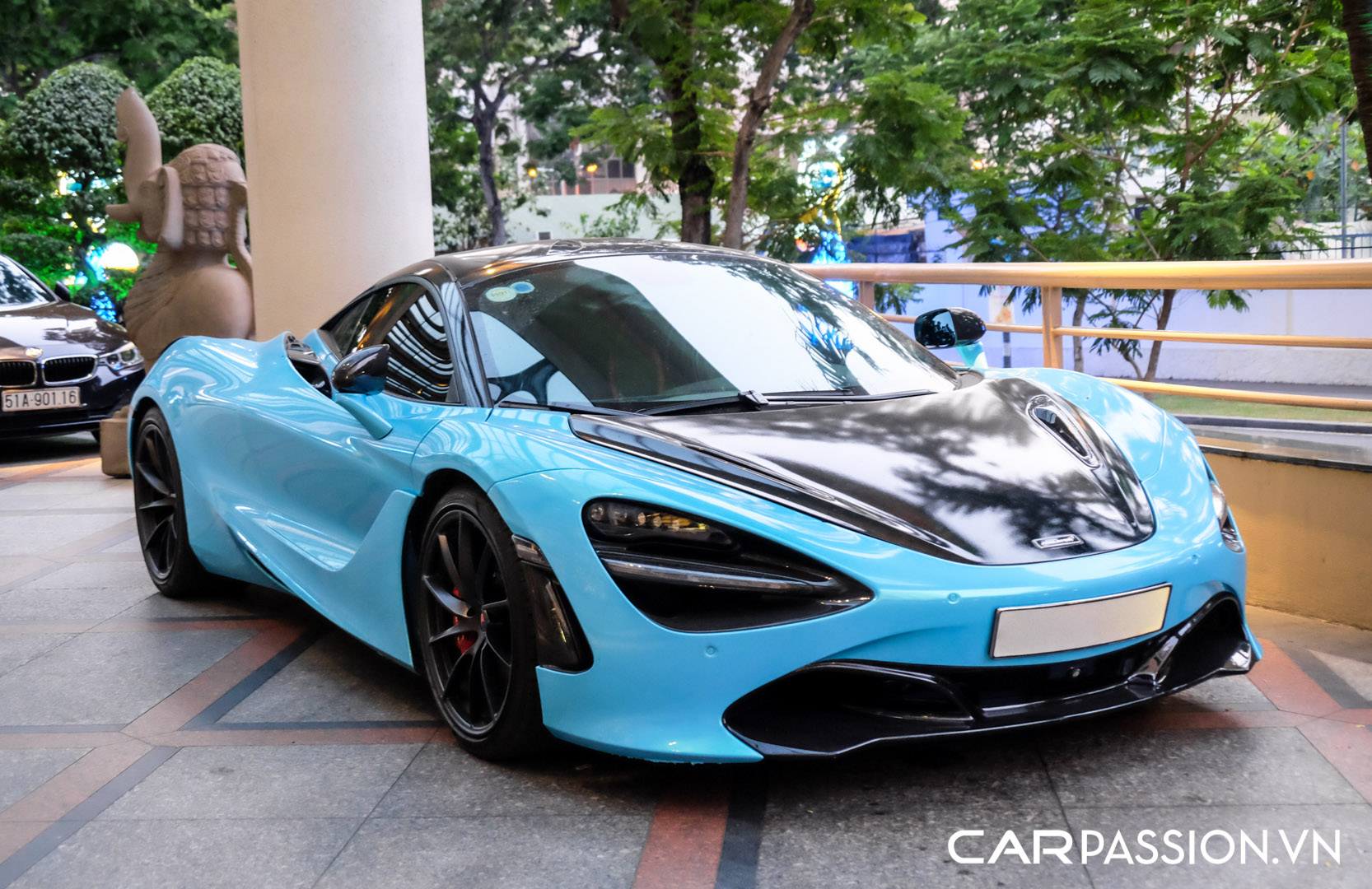 McLaren 720S màu xanh dương (20).JPG