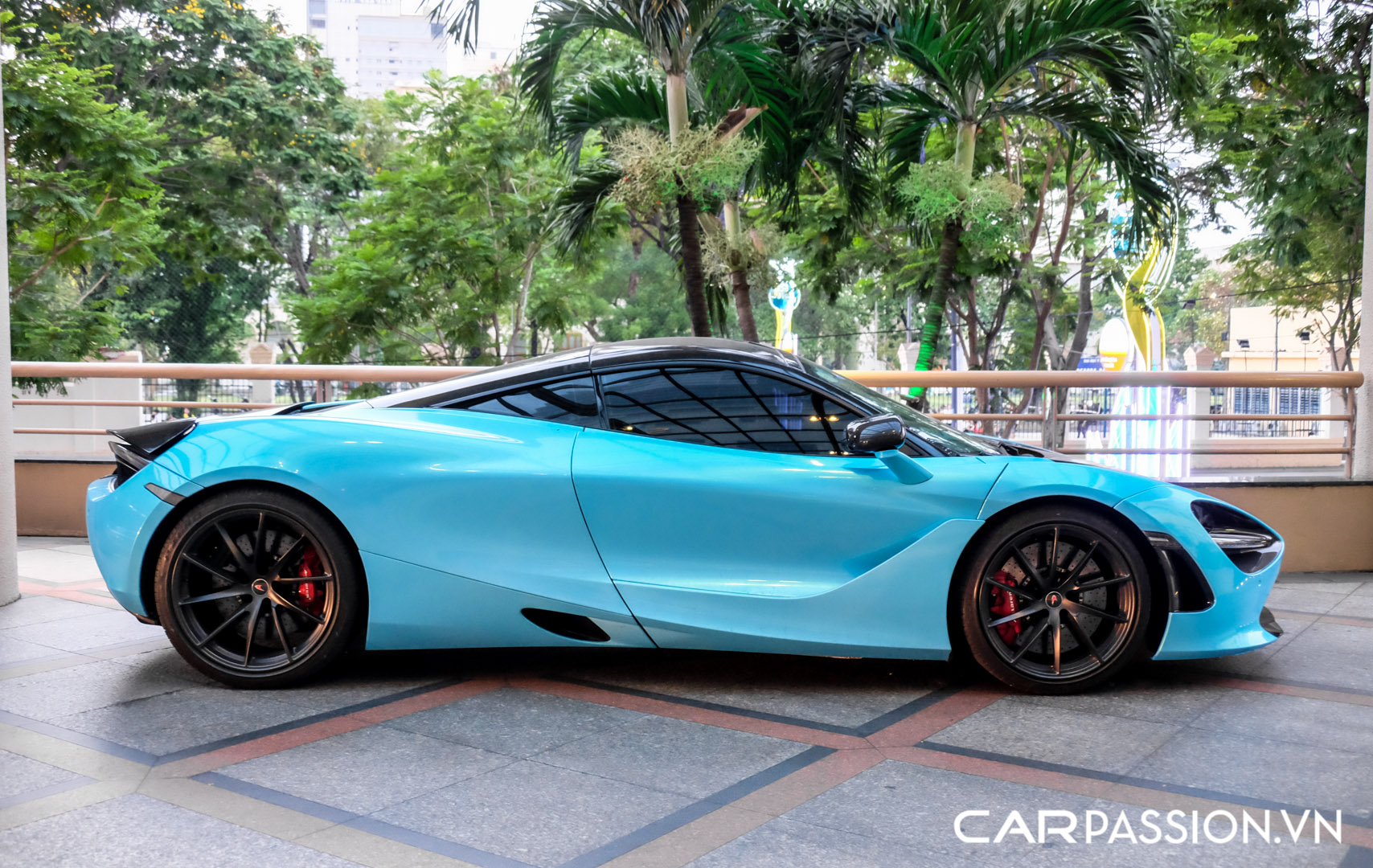 McLaren 720S màu xanh dương (5).JPG