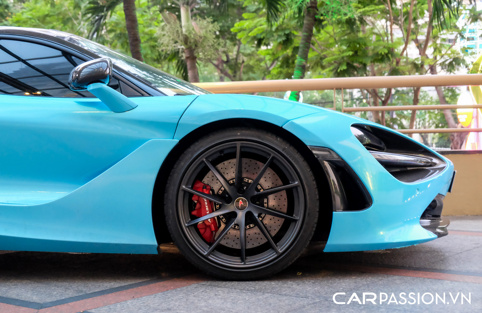 McLaren 720S màu xanh dương (8).JPG