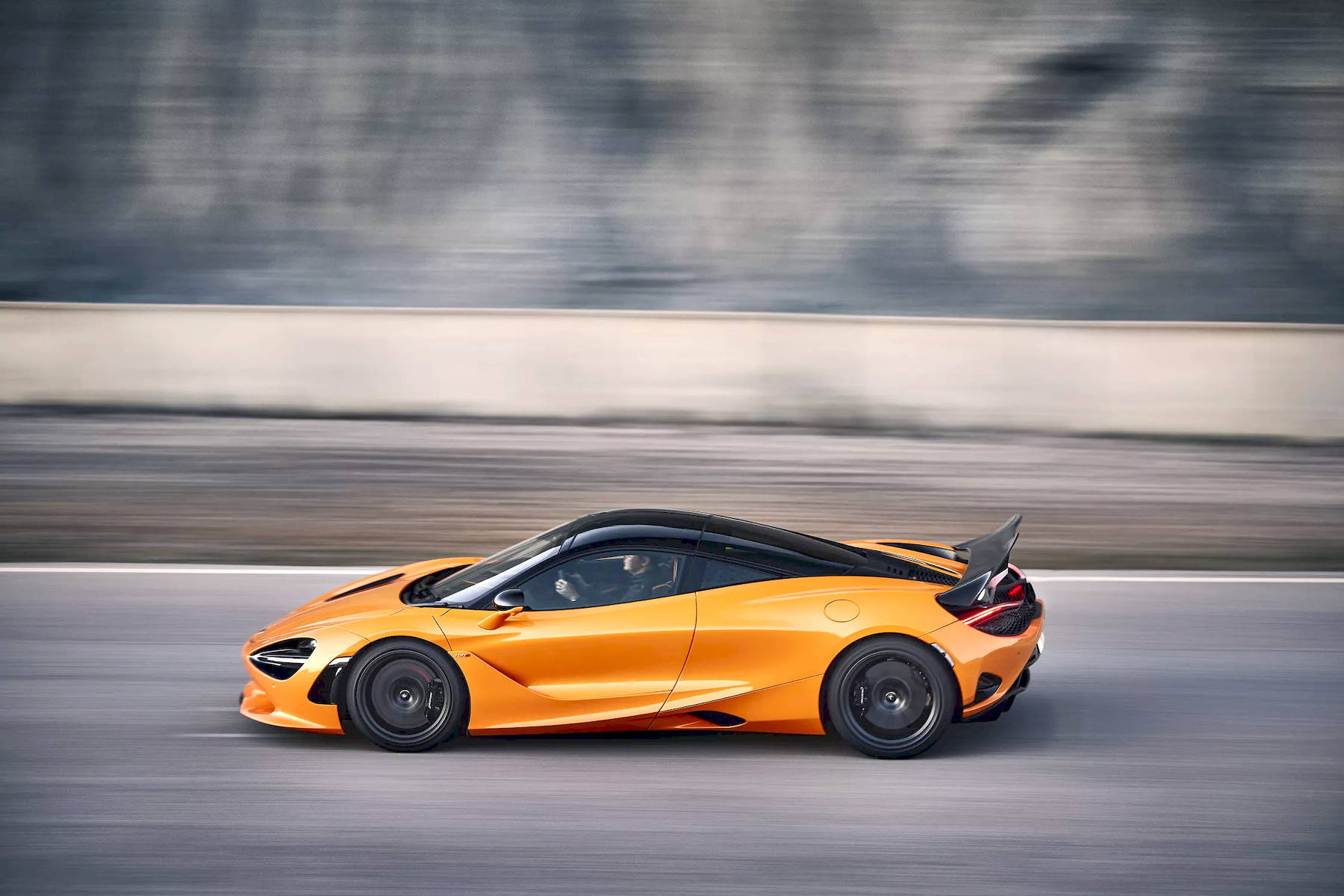 Mclaren-750-S-17.jpg