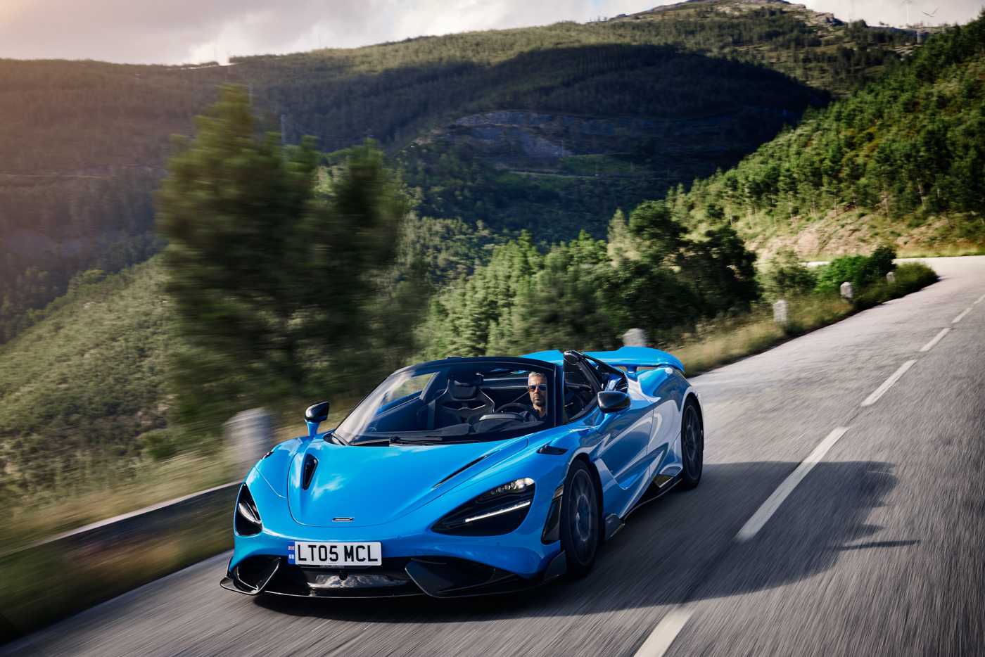 McLaren-765-LT-Spider-siêu-xe-mui-trần-hiệu-năng-cao-dẫn-đầu-phân-khúc-13.jpg