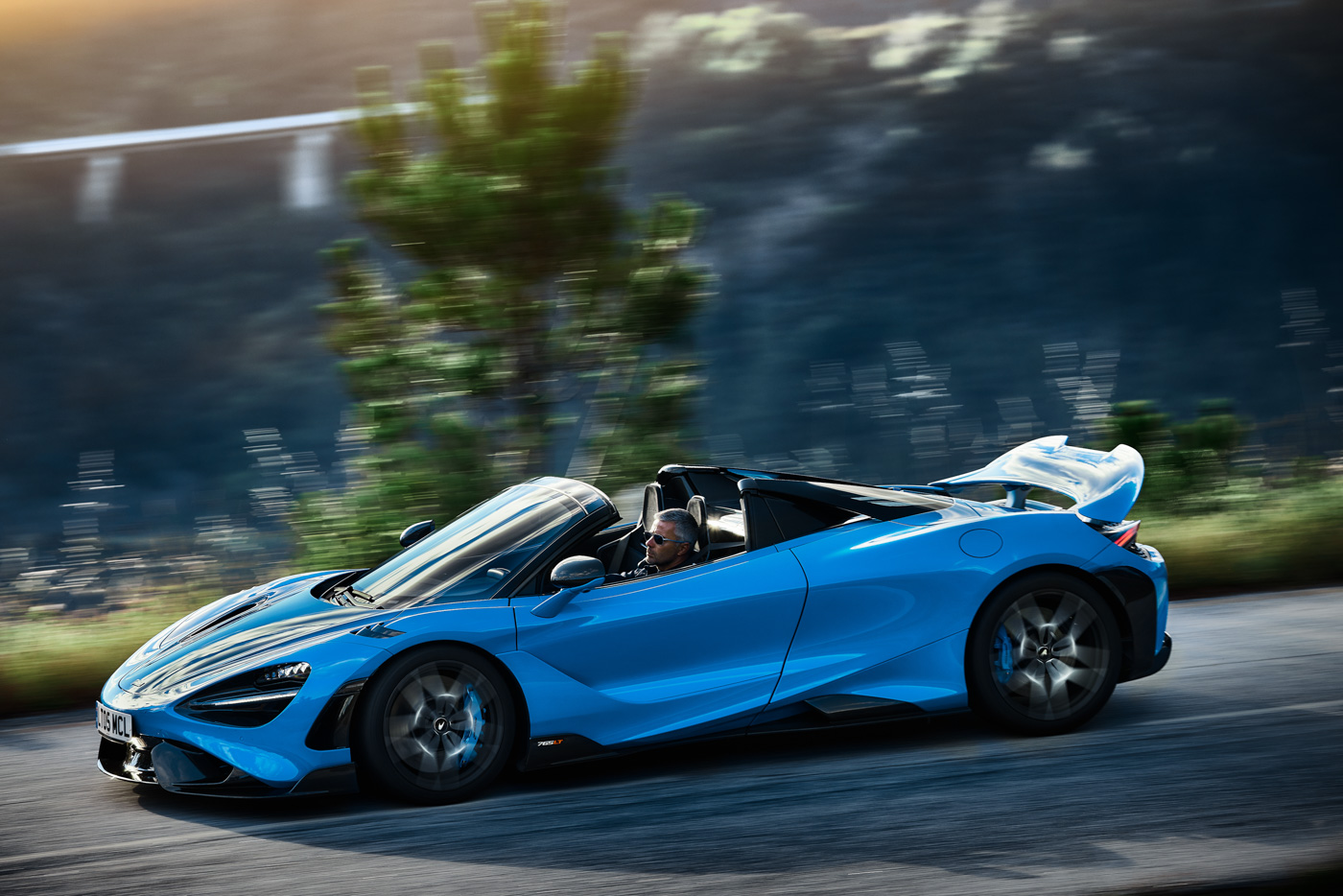 McLaren-765-LT-Spider-siêu-xe-mui-trần-hiệu-năng-cao-dẫn-đầu-phân-khúc-26.jpg