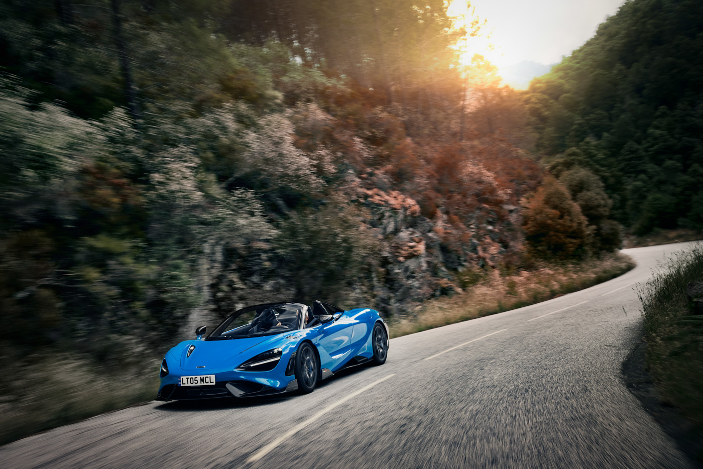 McLaren-765-LT-Spider-siêu-xe-mui-trần-hiệu-năng-cao-dẫn-đầu-phân-khúc-7.jpg