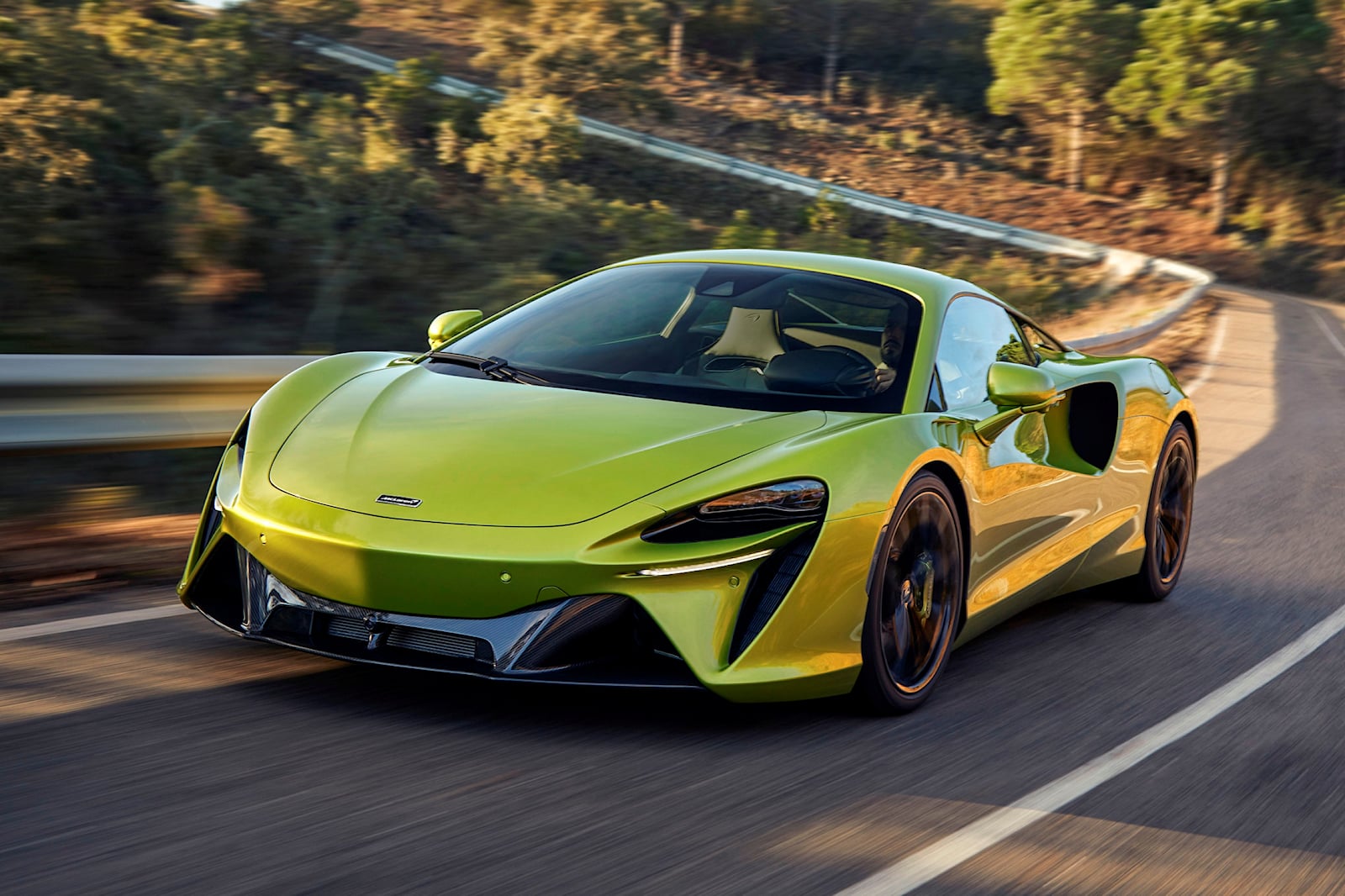 McLaren Artura (4).jpg