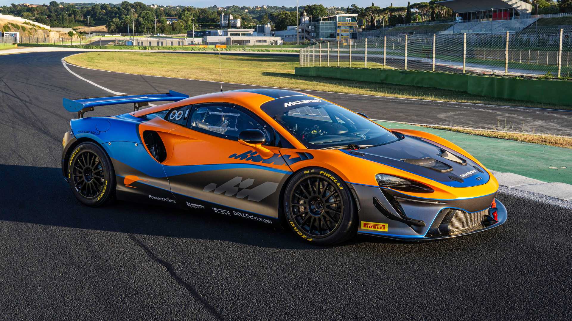 McLaren Artura GT4 (6).jpg