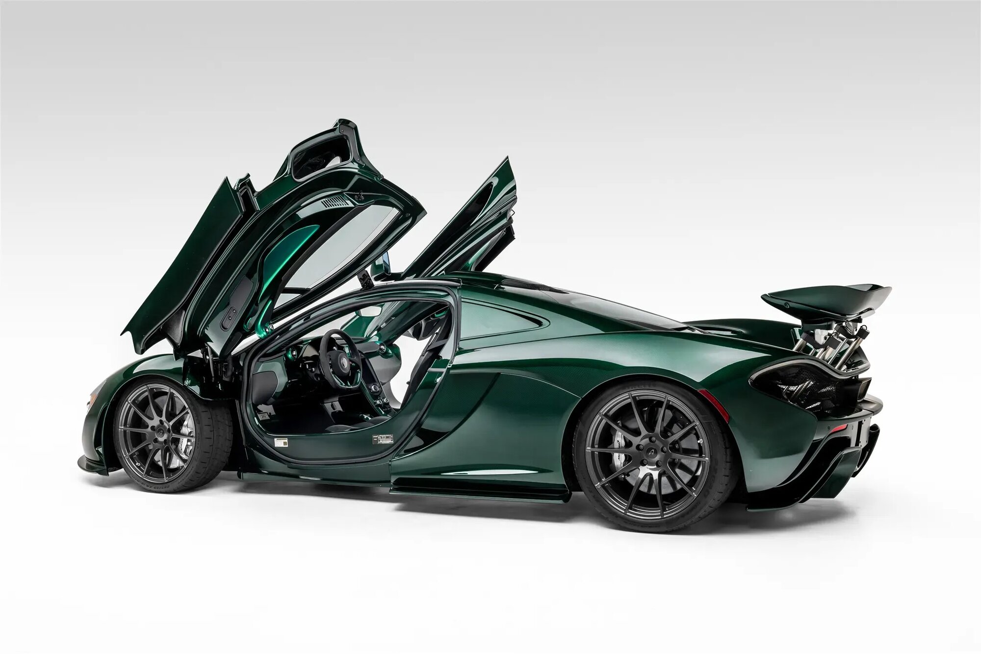 McLaren-P1-Body-Panels-For-Sale-33.jpeg