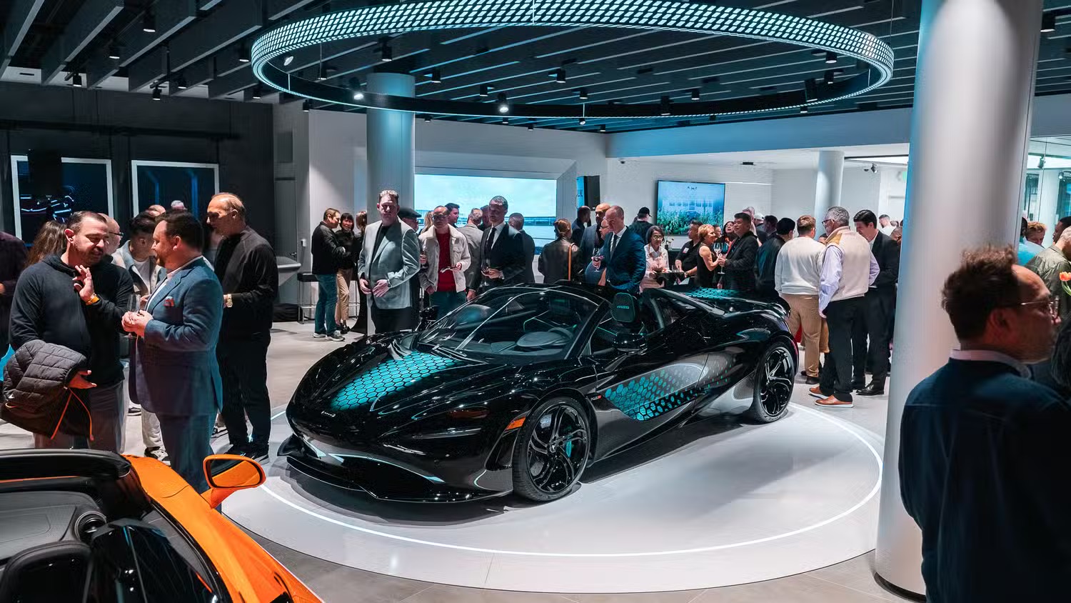 mclaren-walnut-creek-showroom-usa-4.jpeg
