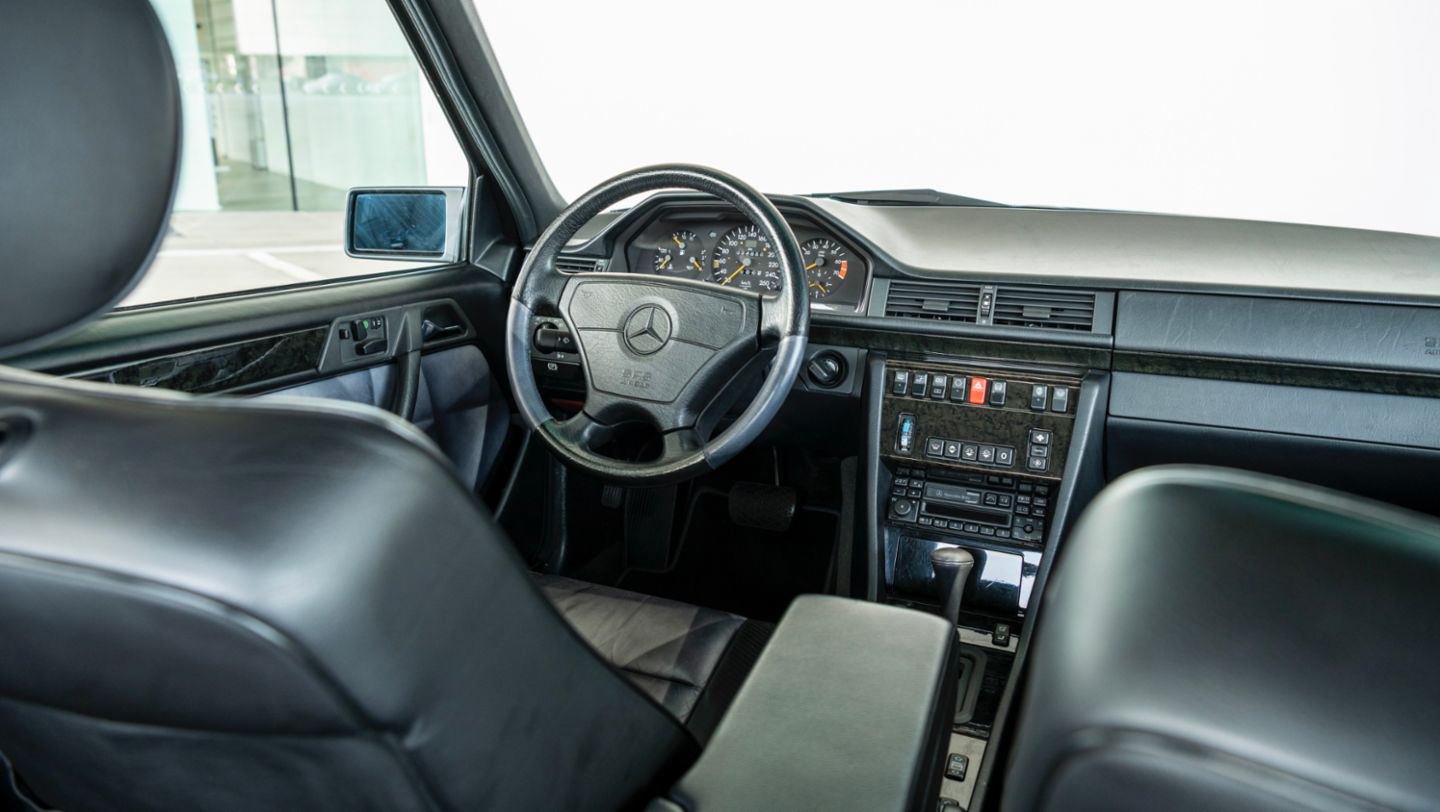 Mercedes 500E (12).JPG