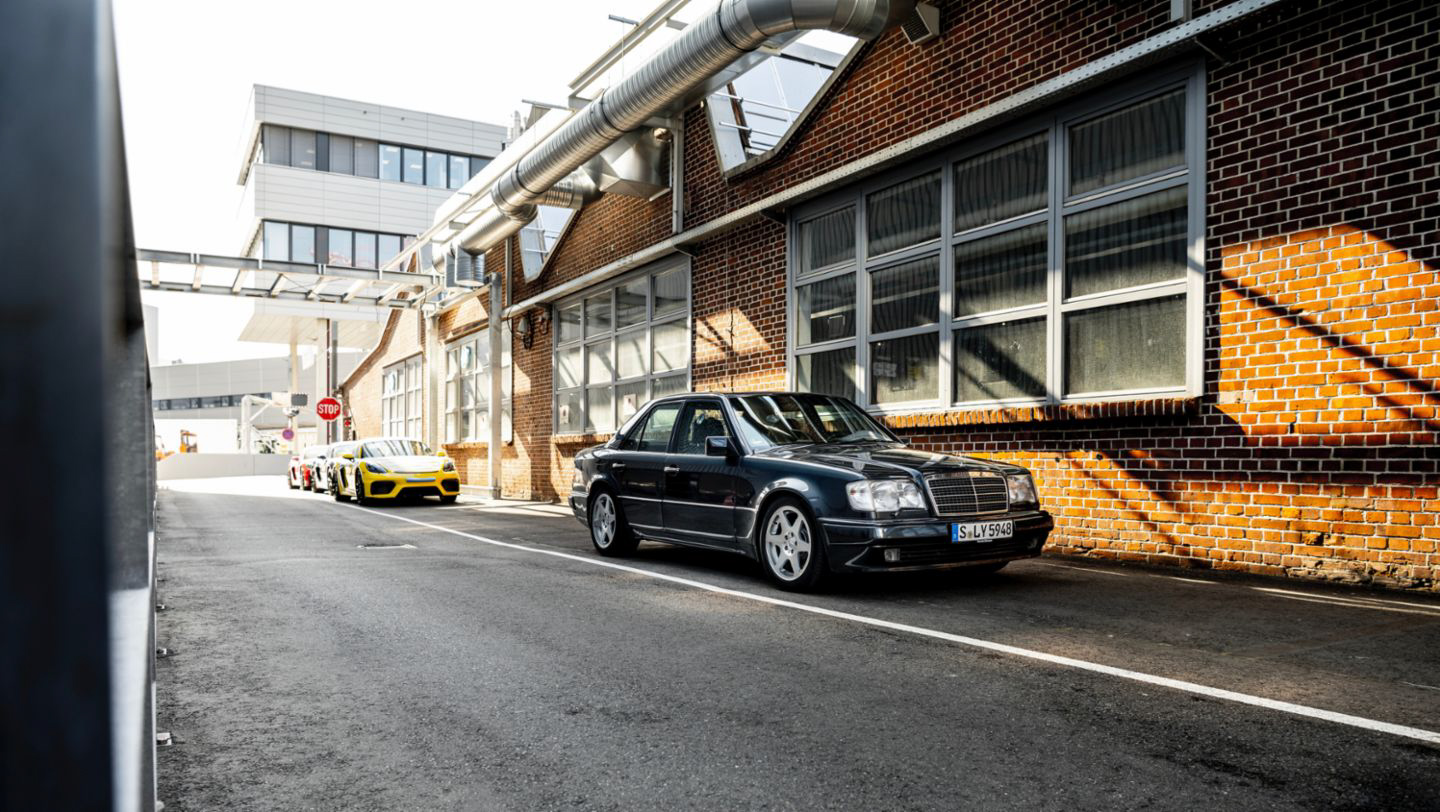 Mercedes 500E (3).JPG