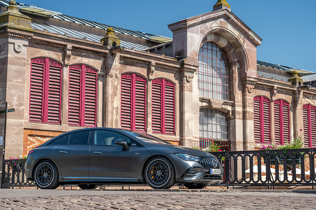 Mercedes-AMG EQE (11).jpg