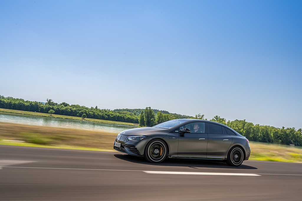 Mercedes-AMG EQE (14).jpg