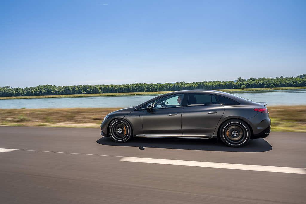Mercedes-AMG EQE (16).jpg