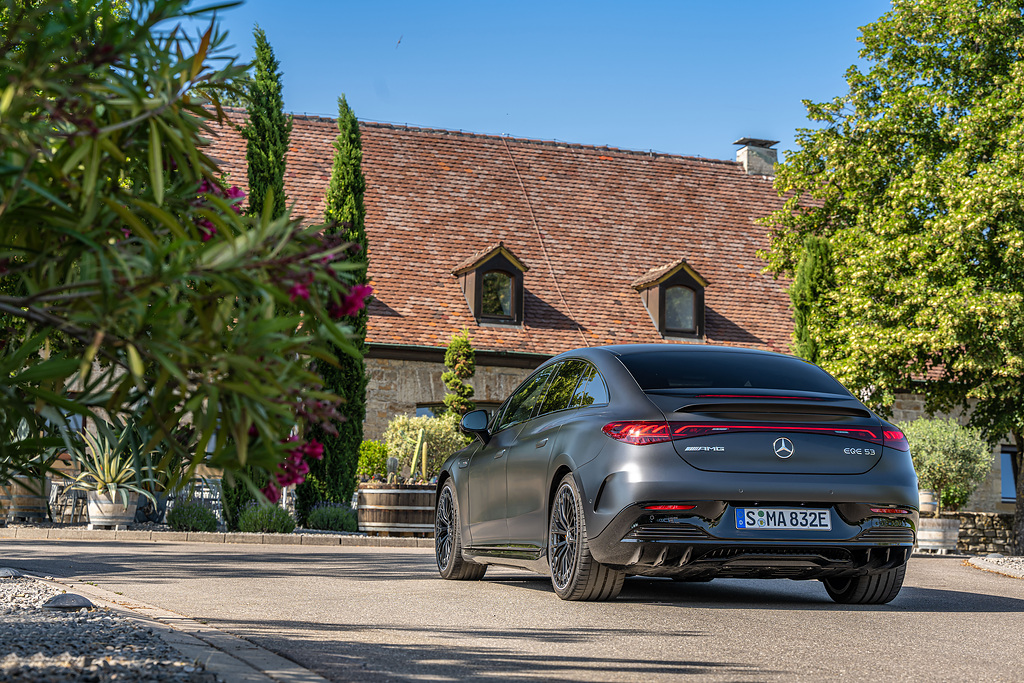 Mercedes-AMG EQE (18).jpg