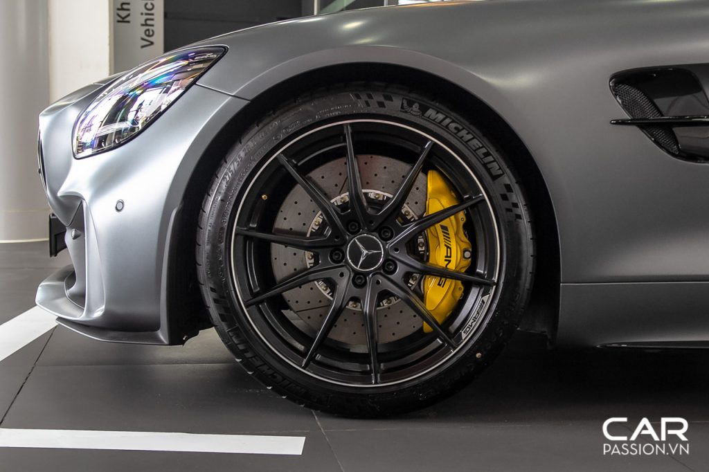 Mercedes-AMG GT R (7).jpg