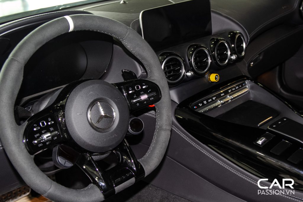 Mercedes-AMG GT R (8).jpg