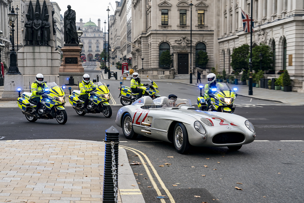 Mercedes-Benz 300 SLR (9).jpg