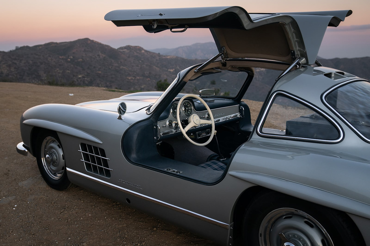 Mercedes-Benz 300SL (2).JPG