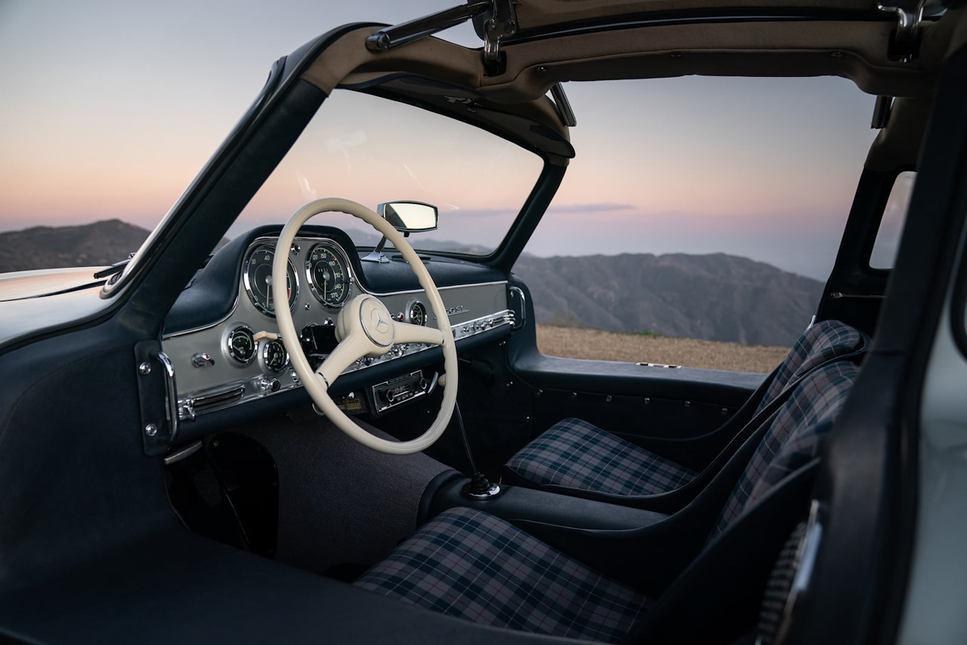 Mercedes-Benz 300SL (20).JPG