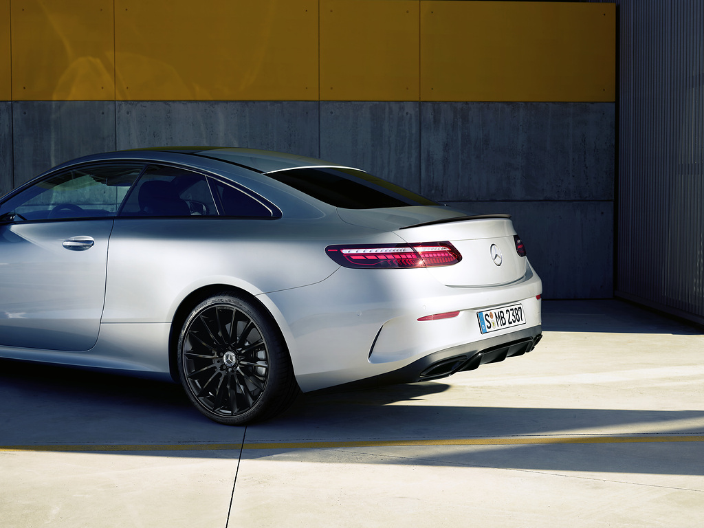Mercedes-Benz C-Class (3).jpg